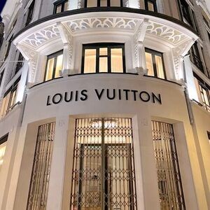 🥂 LIKE THIS IMAGE TO BE NOTIFIED WHEN I GO LIVE